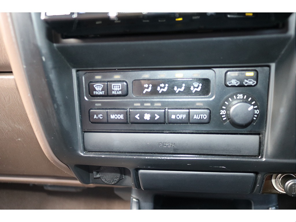 エアコンスイッチ