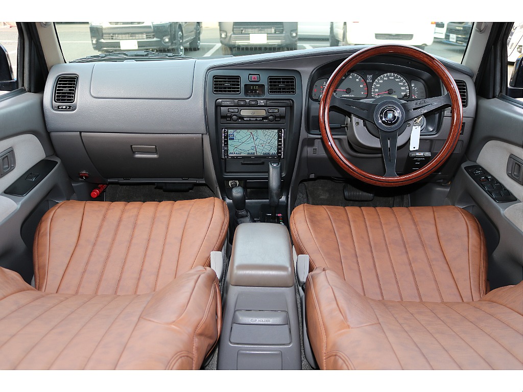 新品ブラウンシートカバーをインストールしました。