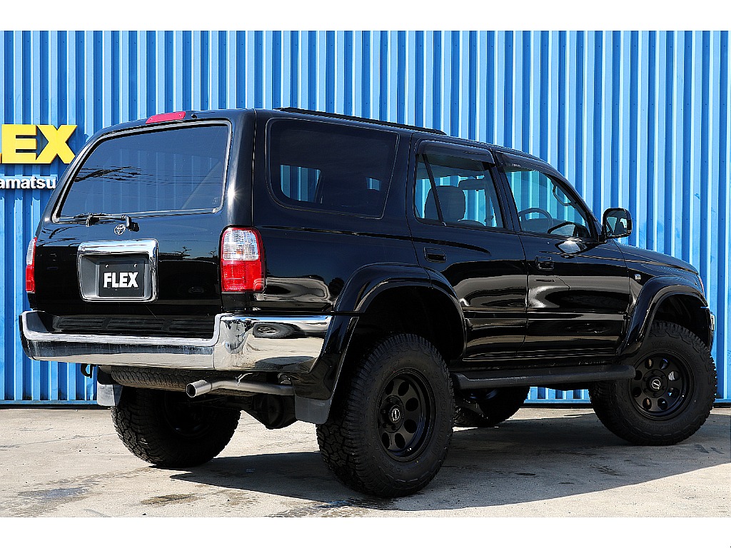 ワイドボディで四駆らしさを感じますね。