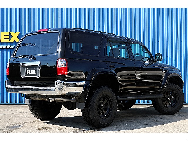 ワイドボディで四駆らしさを感じますね。