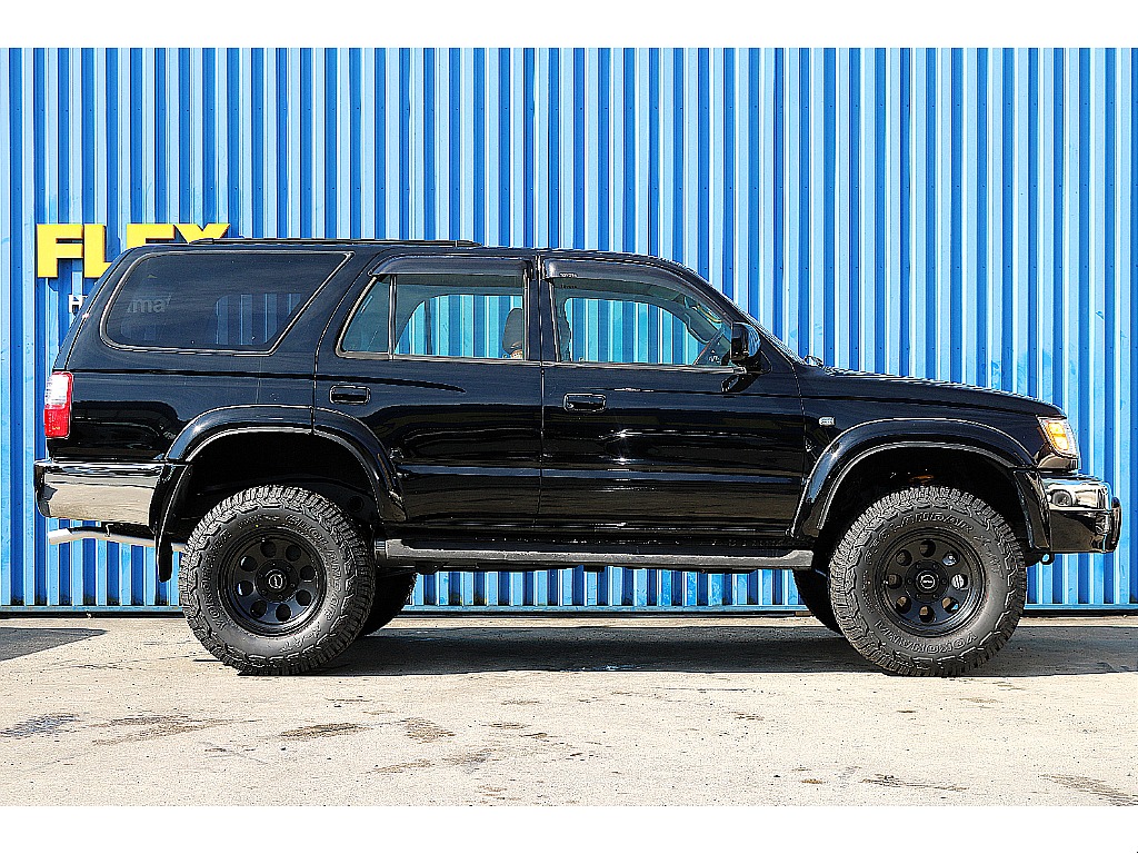 サイドステップ付きとなりますので乗り降りもし易いですね。