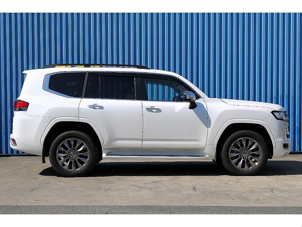 トヨタ ランドクルーザー300(6枚目)