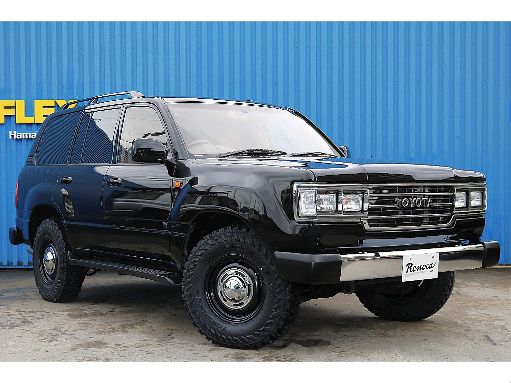 角目四灯ヘッドライトがとてもカッコいいですね。