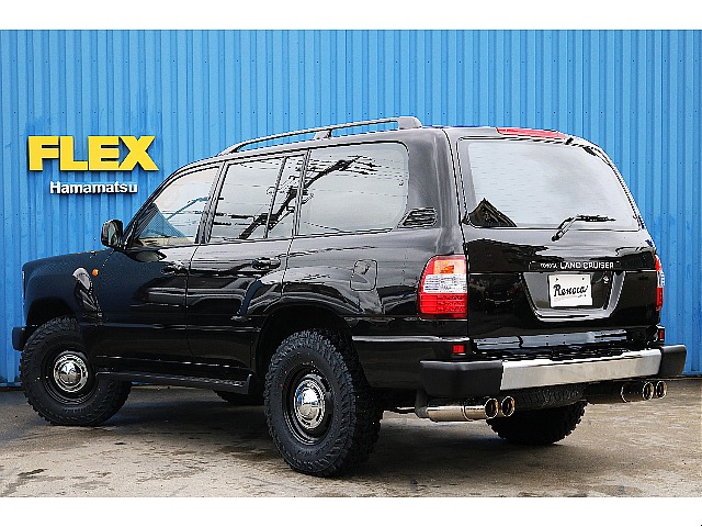 リアゲートは上下観音扉となります。