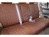 セカンドシートも広く大人がゆったりと座れるスペースが御座います。