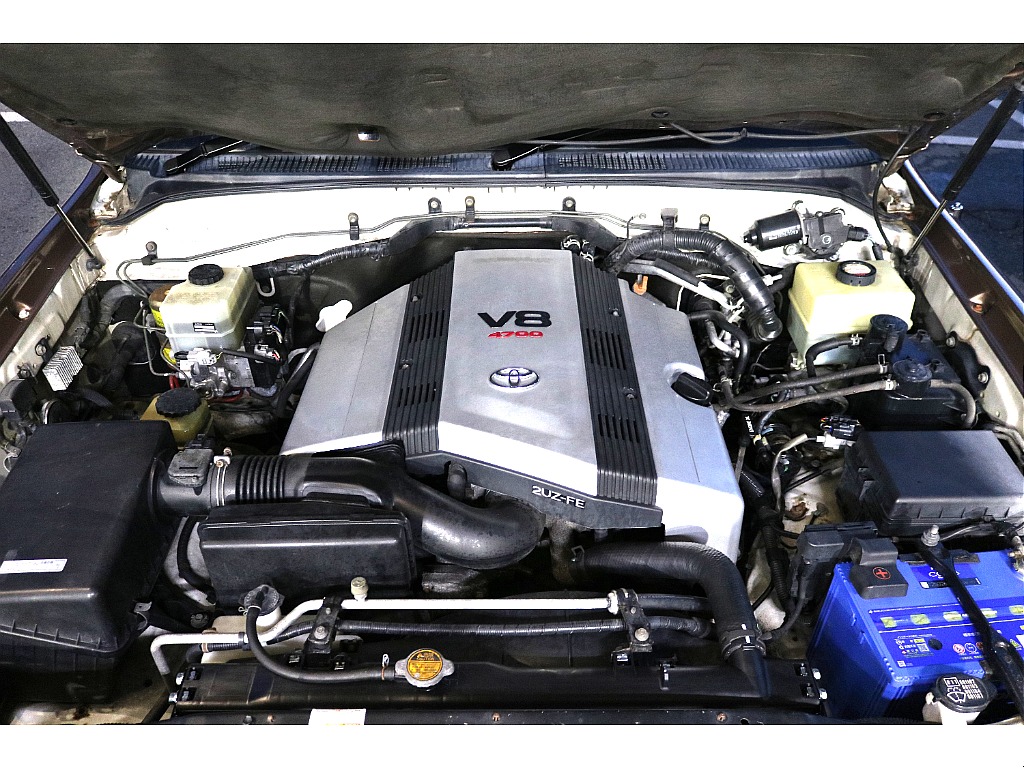 4700cc　V8ガソリンエンジン ハイパワーで快適♪