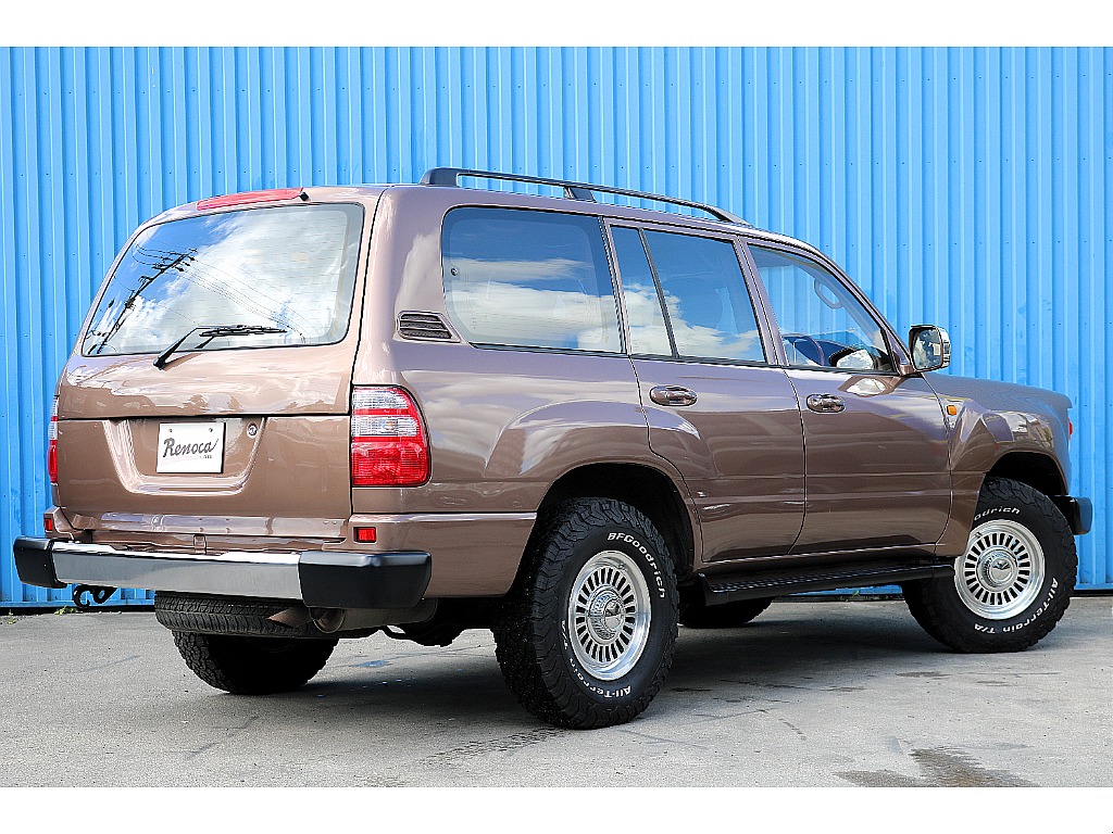 トヨタ ランドクルーザー100(3枚目)