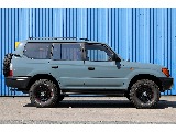 純正車高となり、かっこ良い仕上がりです。