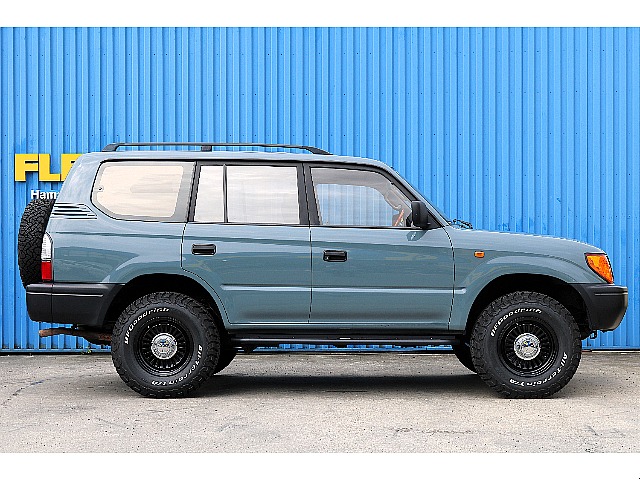 純正車高となり、かっこ良い仕上がりです。