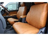 オシャレな車でドライブ♪ どこまででも行けそうですね！