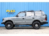 ファミリーカーとしてもお使いいただけるようノーマル車高で製作しました。