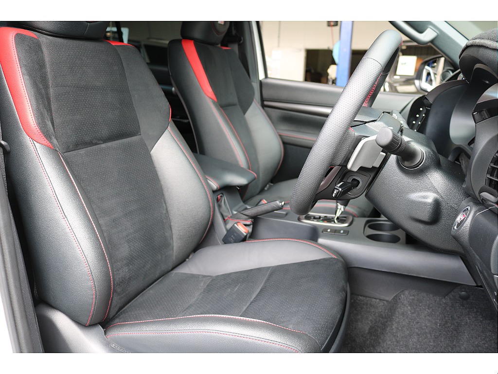 トヨタ&nbsp;ハイラックス&nbsp;4ドア2.4Z GRスポーツディーゼルターボ 4WD&nbsp;TRD パールホワイト 純正トノカバー&nbsp;静岡県の詳細画像&nbsp;その14
