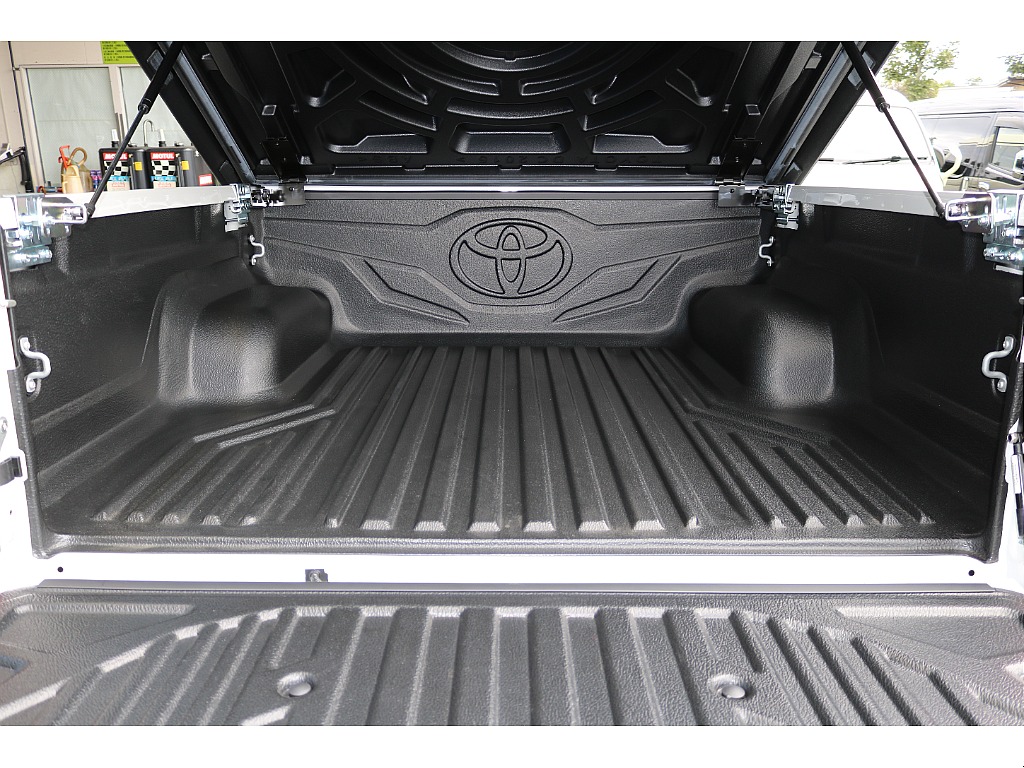 トヨタ&nbsp;ハイラックス&nbsp;4ドア2.4Z GRスポーツディーゼルターボ 4WD&nbsp;TRD パールホワイト 純正トノカバー&nbsp;静岡県の詳細画像&nbsp;その16