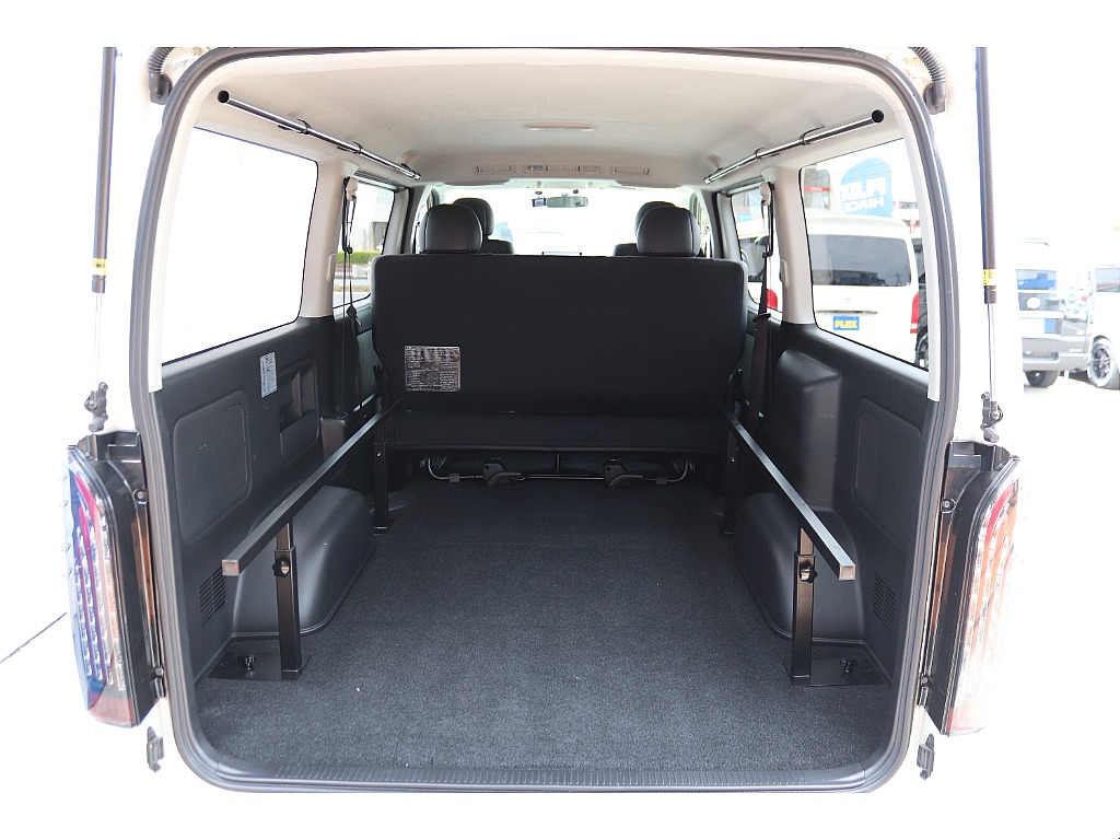 トヨタ ハイエースバン(27枚目)