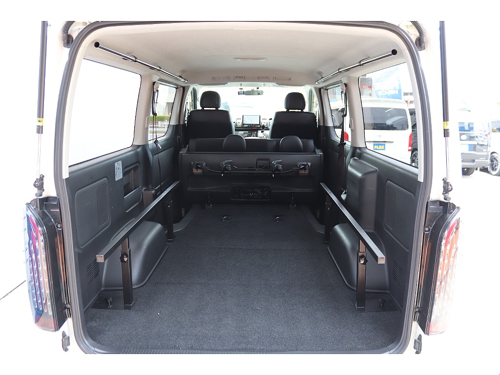 トヨタ ハイエースバン(28枚目)