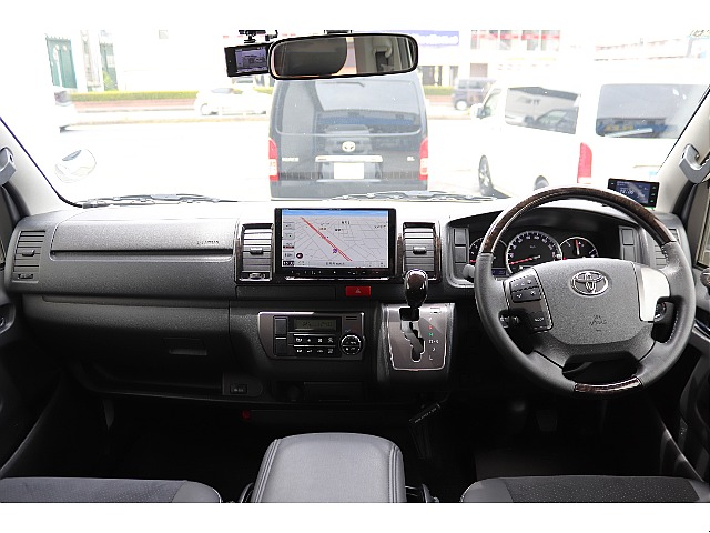 特別仕様車ダークプライム　マホガニー調インテリアを採用！　高級感ある車内です♪