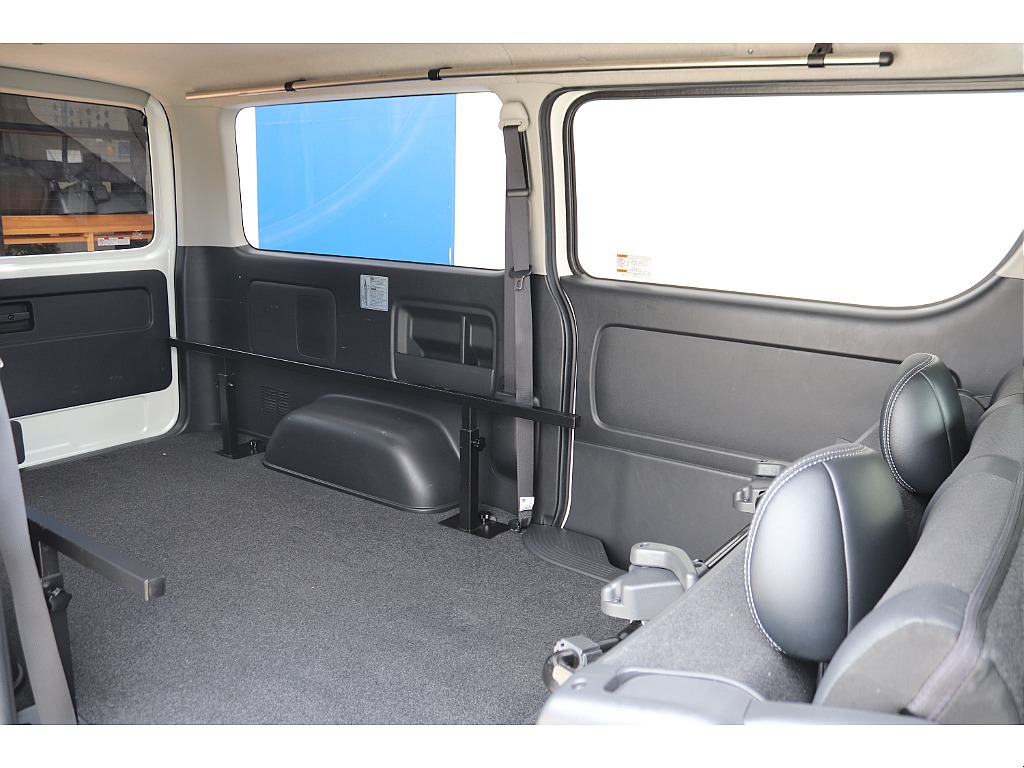 トヨタ ハイエースバン(32枚目)