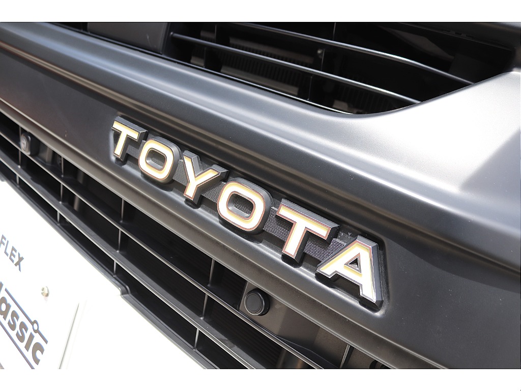 ReClassicフロントグリル！　人気の”TOYOTA”マーク