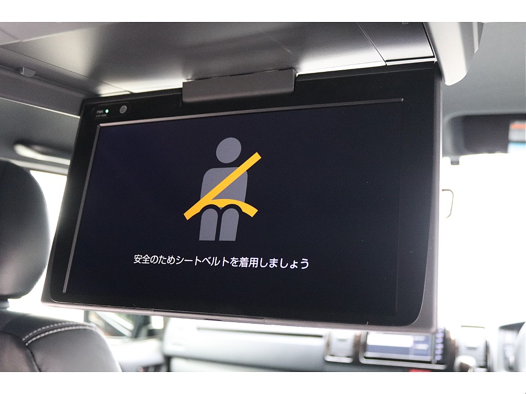 純正フリップダウンモニター付き