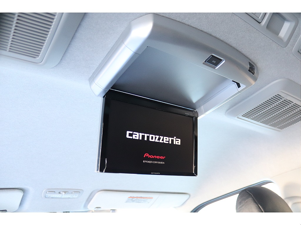カロッェリア１０インチフリップダウンモニター完備！