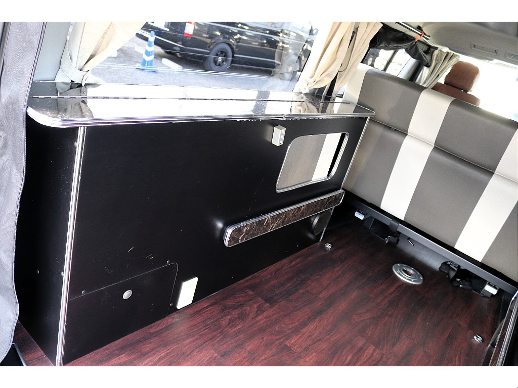 この棚の中にベッドキットをしまえます♪