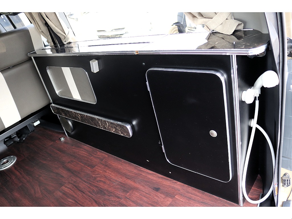 この棚の中にベッドキットをしまえます♪