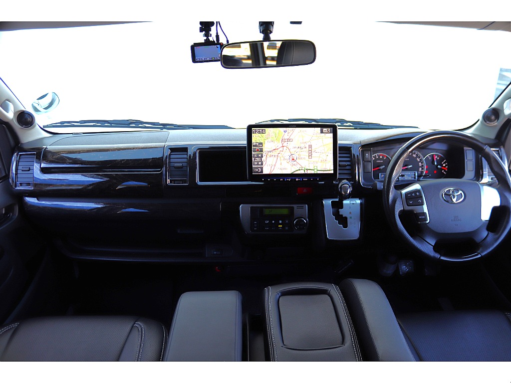 マホガニー調インテリアキット装備！