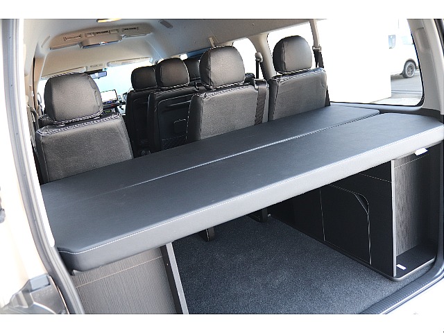 荷室にはベッドキット完備！！