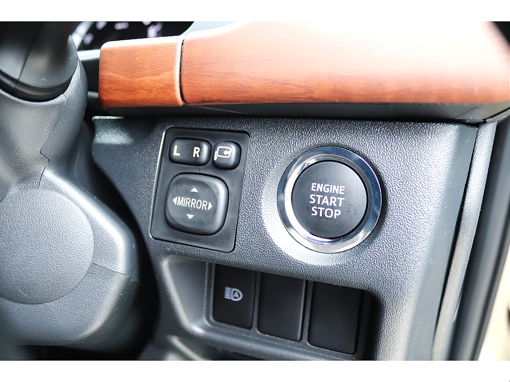 ハイエース高崎店にて展示中♪お問い合わせお待ちしております！！027-329-5670