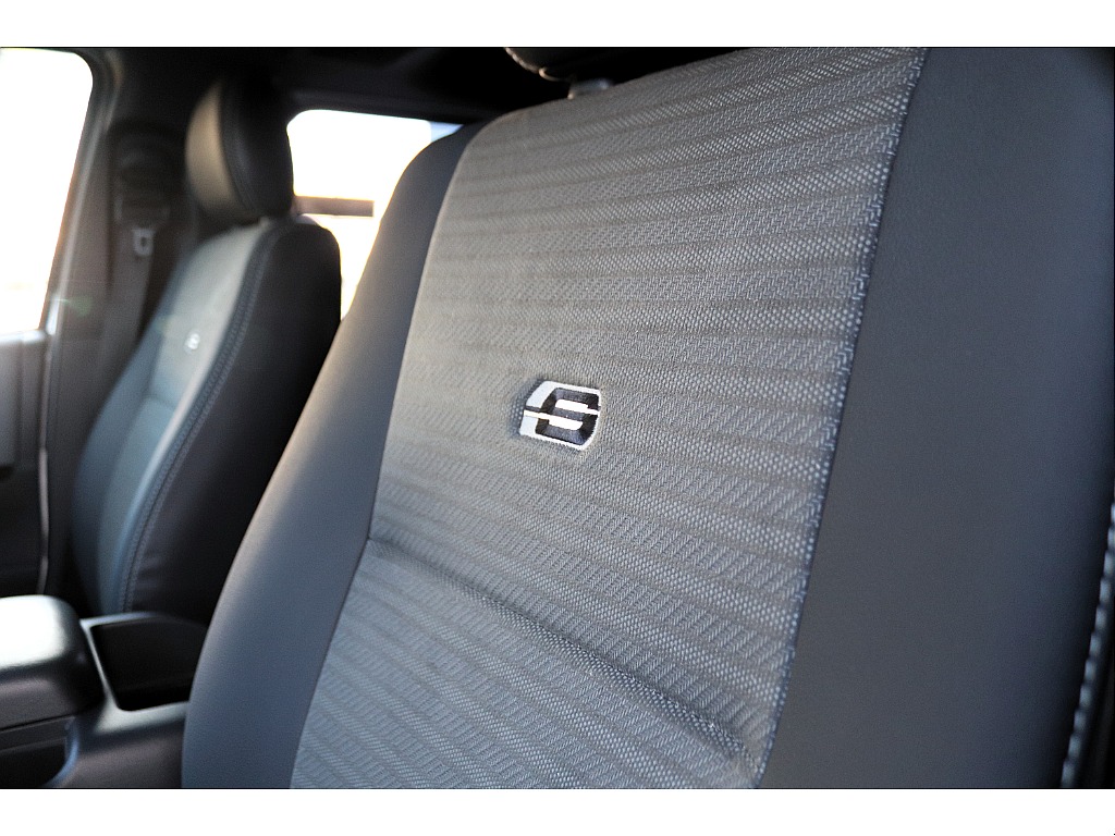 専用シートかっこいいです！！