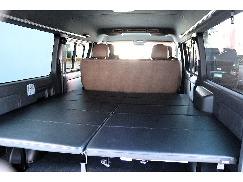 ベットキット付きで車内泊もOKです！！