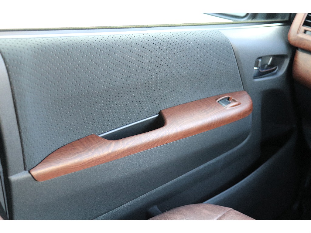 ハイエース高崎店にて展示中♪027-329-5670