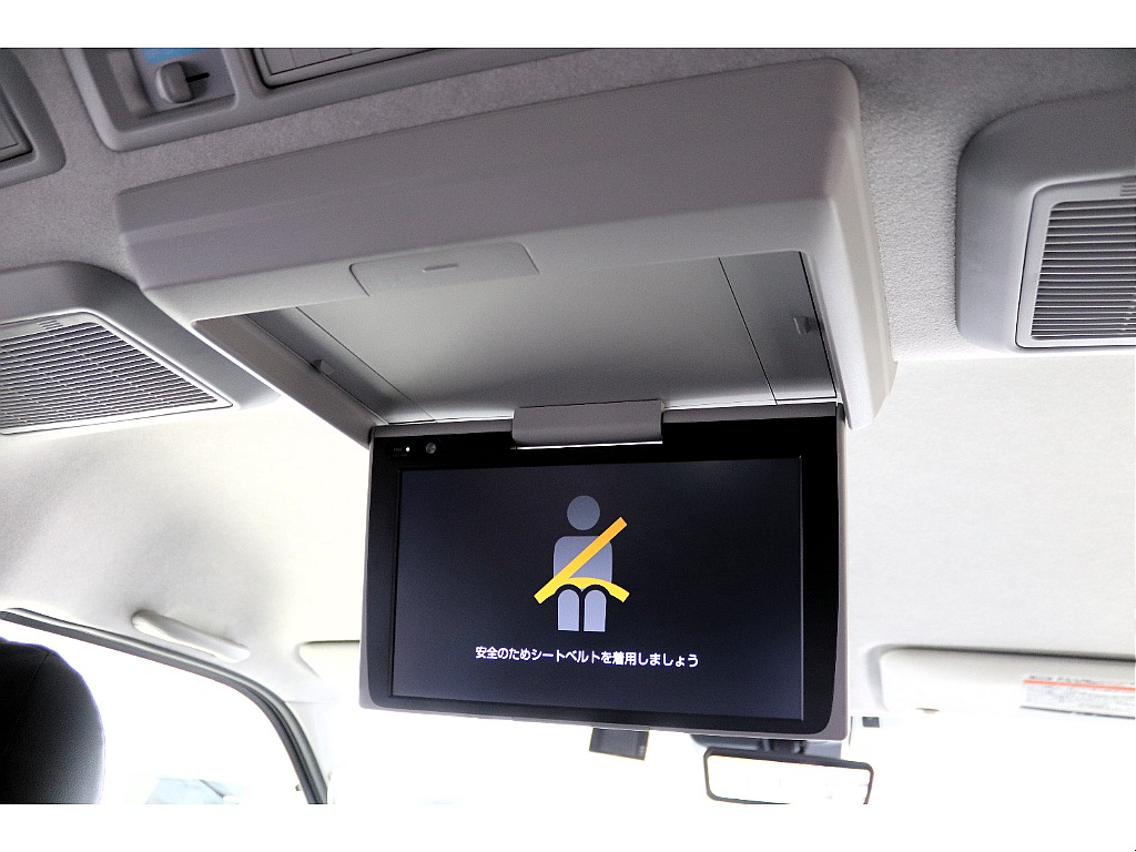 後席フリップダウンモニター付きでロングドライブもOK！！