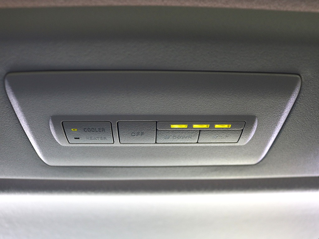 リアマニュアルクーラー操作スイッチ