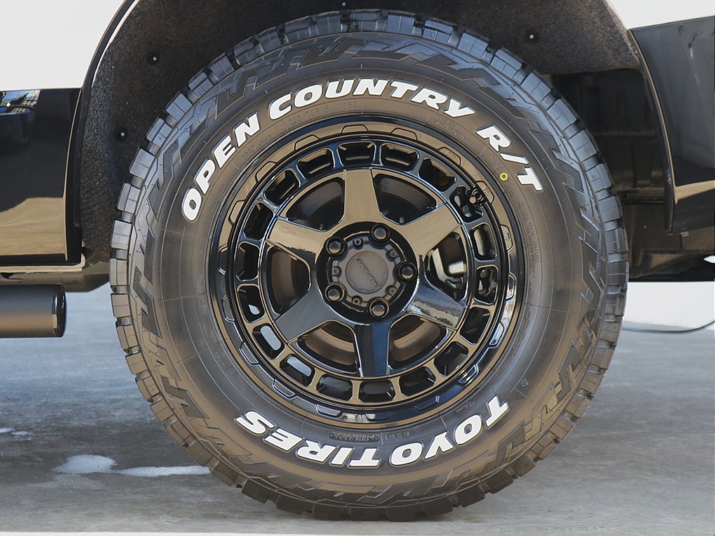 オリジナル16インチアルミホイール・オープンカントリータイヤ