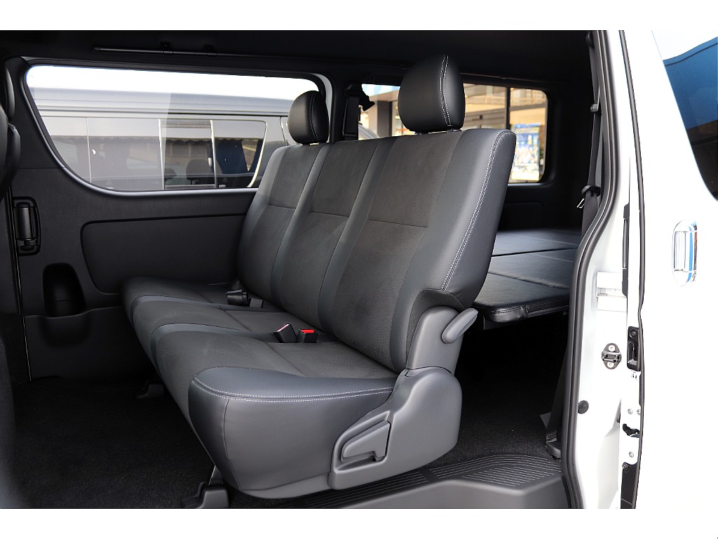 セカンドシートもしっかりとお座り頂けます♪