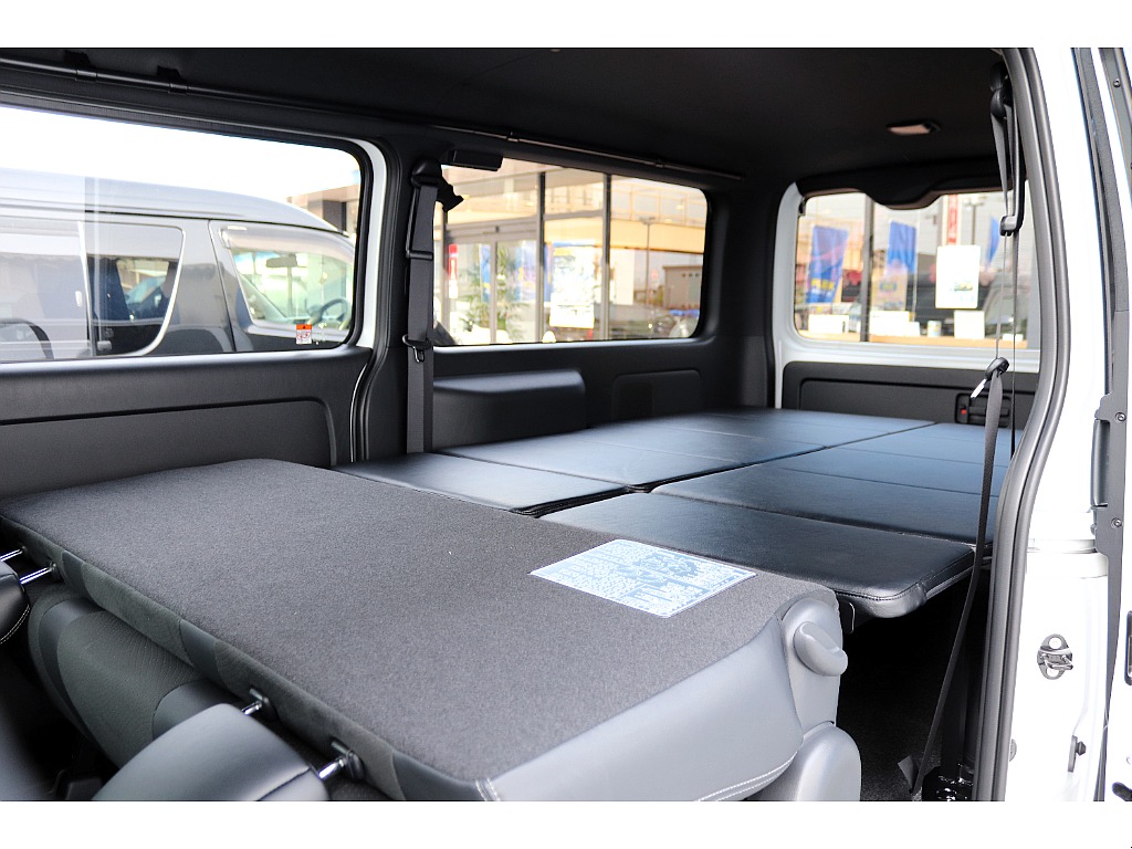 ベットキット付きで車内泊もOK！