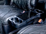 ２列目３列目 間にはサイドテーブル