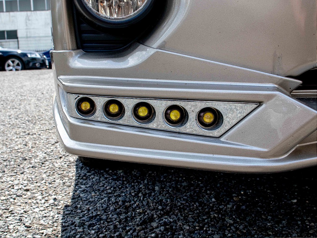 フロントリップデイライト