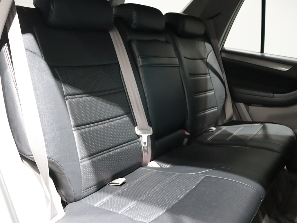 セカンドシートは前席側に折り畳みも可能なタイプになります！