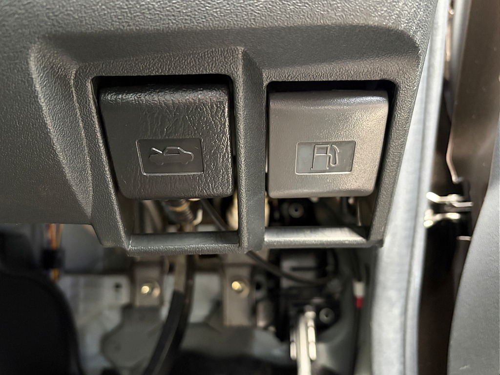 ボンネット&給油口開閉レバー☆