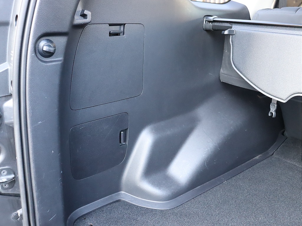 ラゲッジ内張り！