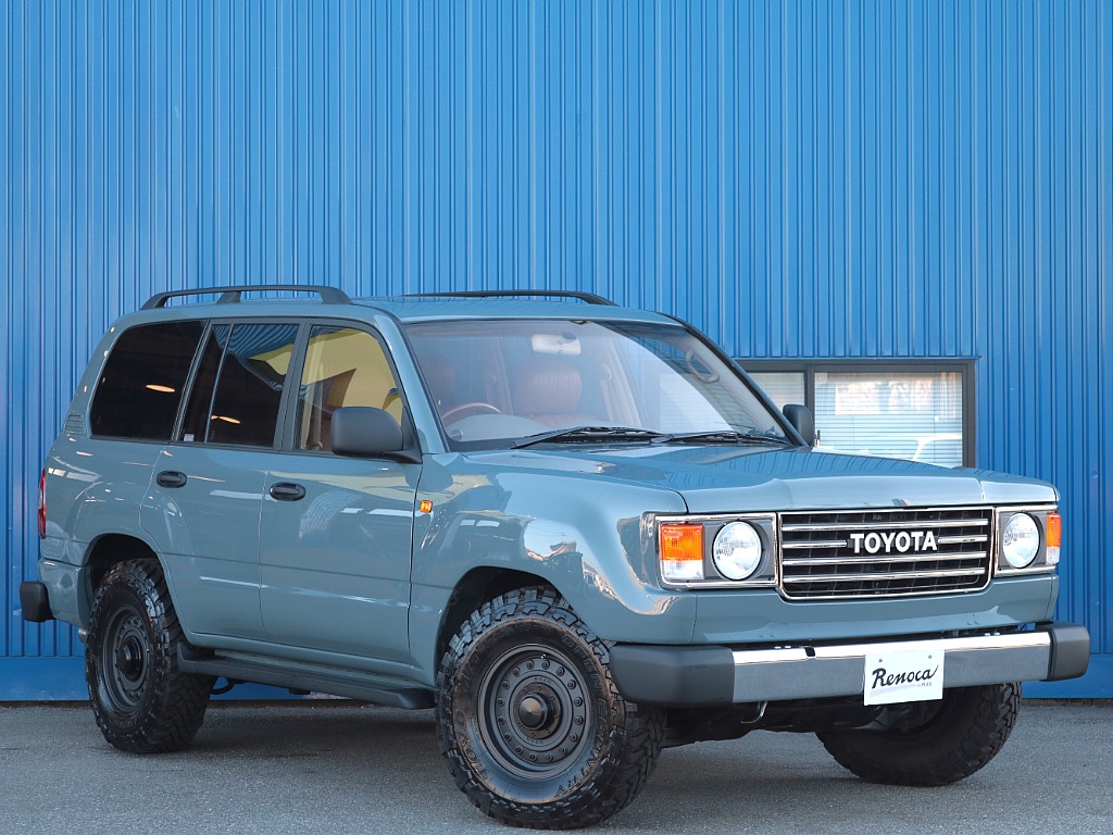 トヨタ ランドクルーザー100(3枚目)