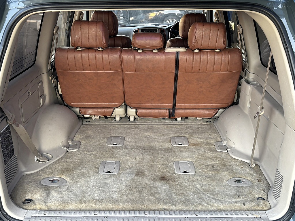 トヨタ ランドクルーザー100(8枚目)