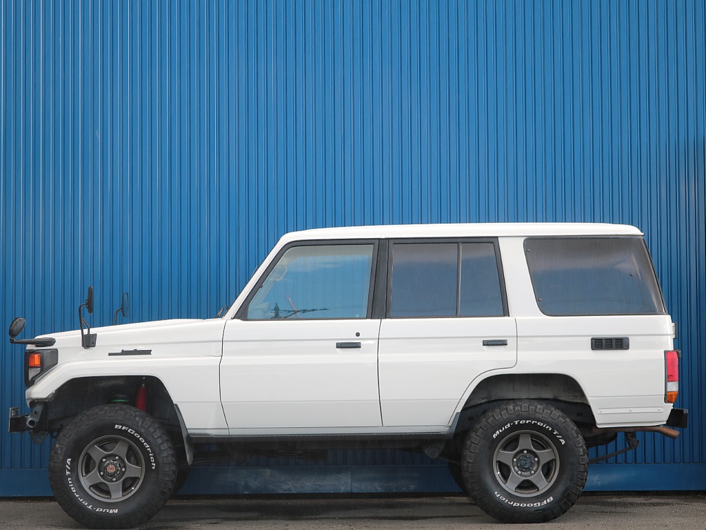 トヨタ ランドクルーザー70(5枚目)