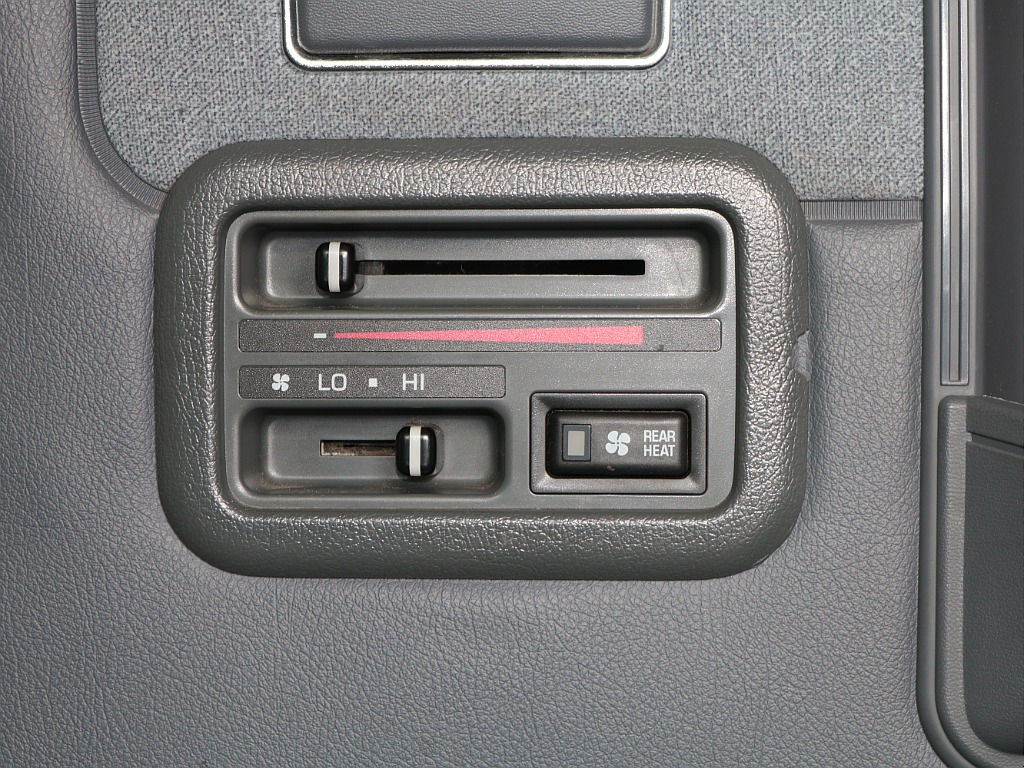 トヨタ ハイエースバン(13枚目)