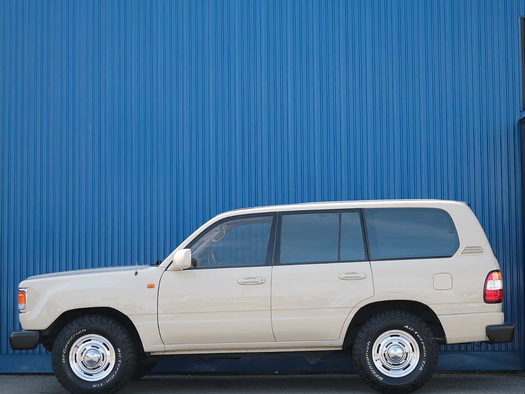 トヨタ ランドクルーザー100(5枚目)