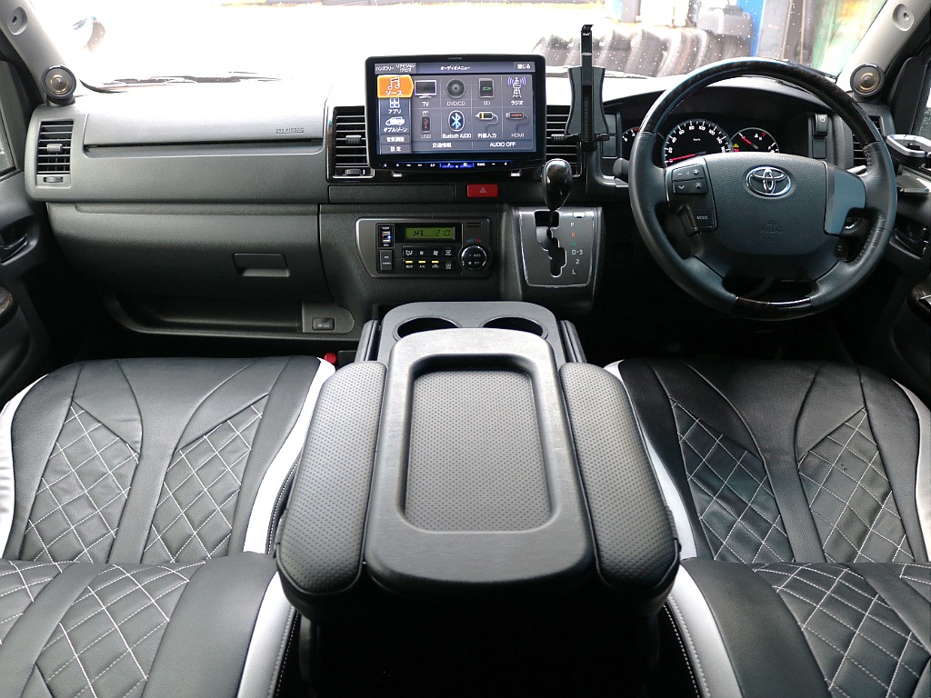 トヨタ ハイエースバン(2枚目)