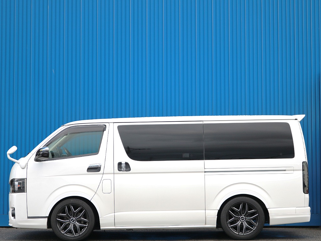 トヨタ ハイエースバン(5枚目)