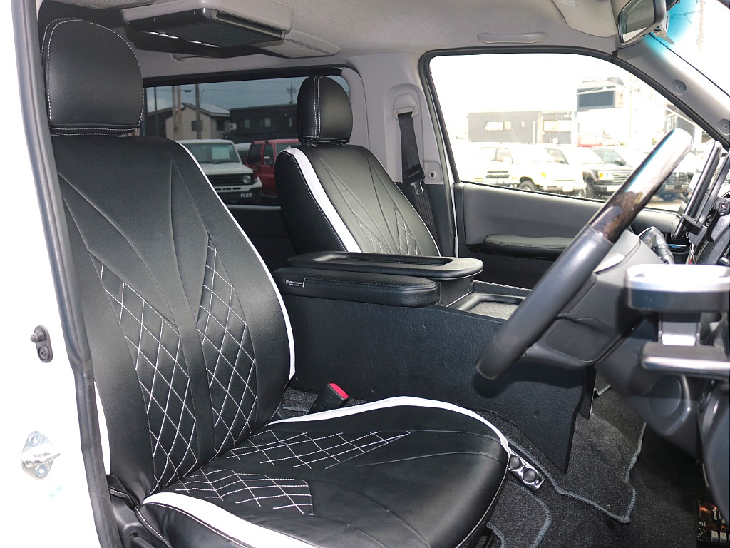 トヨタ ハイエースバン(6枚目)